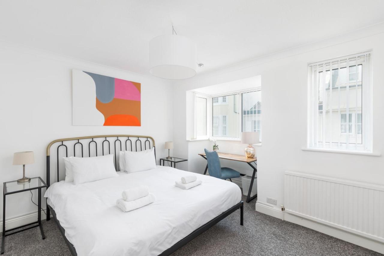 Beachside Retreat 2-Bedroom Gem With Free Private Parking & Outdoor Space Brighton Dış mekan fotoğraf