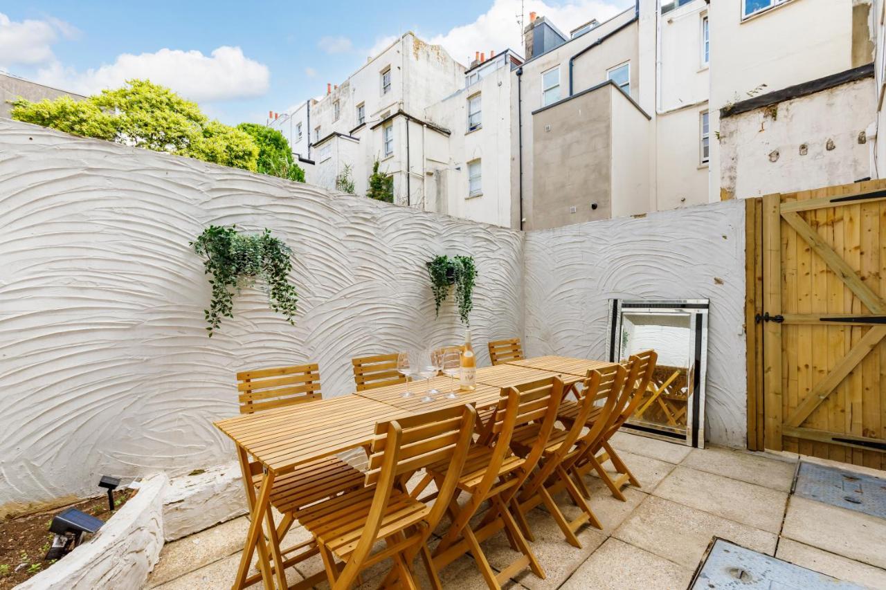 Beachside Retreat 2-Bedroom Gem With Free Private Parking & Outdoor Space Brighton Dış mekan fotoğraf
