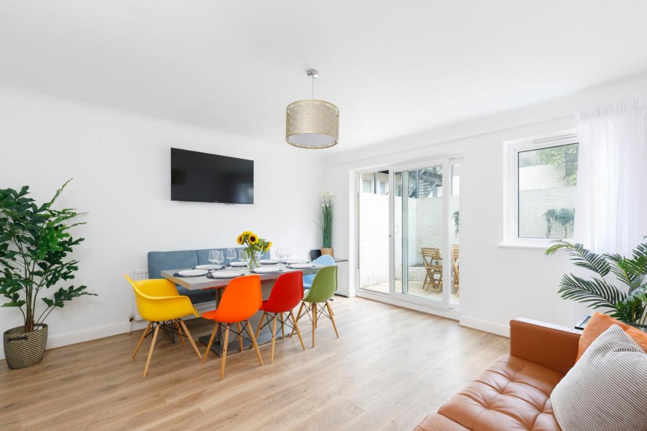 Beachside Retreat 2-Bedroom Gem With Free Private Parking & Outdoor Space Brighton Dış mekan fotoğraf