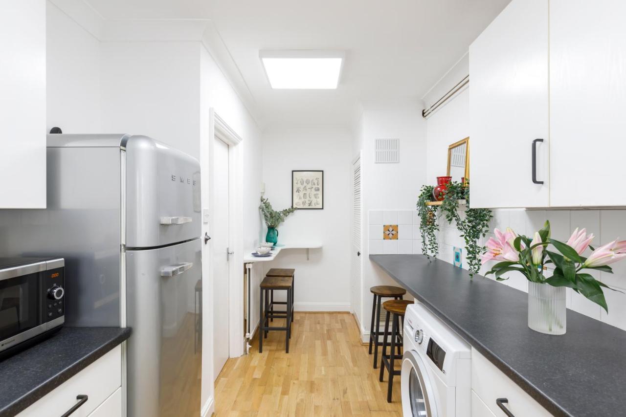 Beachside Retreat 2-Bedroom Gem With Free Private Parking & Outdoor Space Brighton Dış mekan fotoğraf
