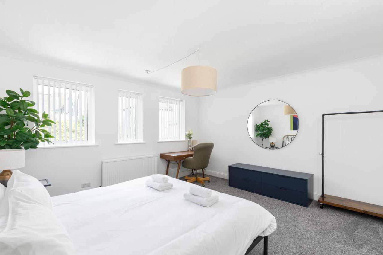 Beachside Retreat 2-Bedroom Gem With Free Private Parking & Outdoor Space Brighton Dış mekan fotoğraf