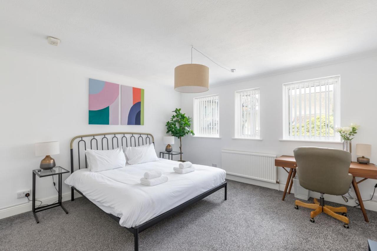 Beachside Retreat 2-Bedroom Gem With Free Private Parking & Outdoor Space Brighton Dış mekan fotoğraf