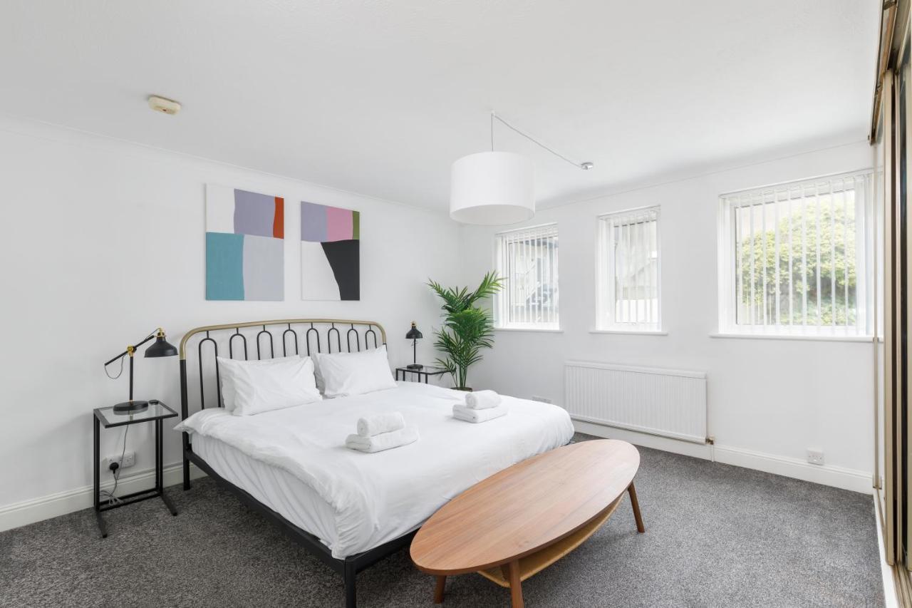 Beachside Retreat 2-Bedroom Gem With Free Private Parking & Outdoor Space Brighton Dış mekan fotoğraf