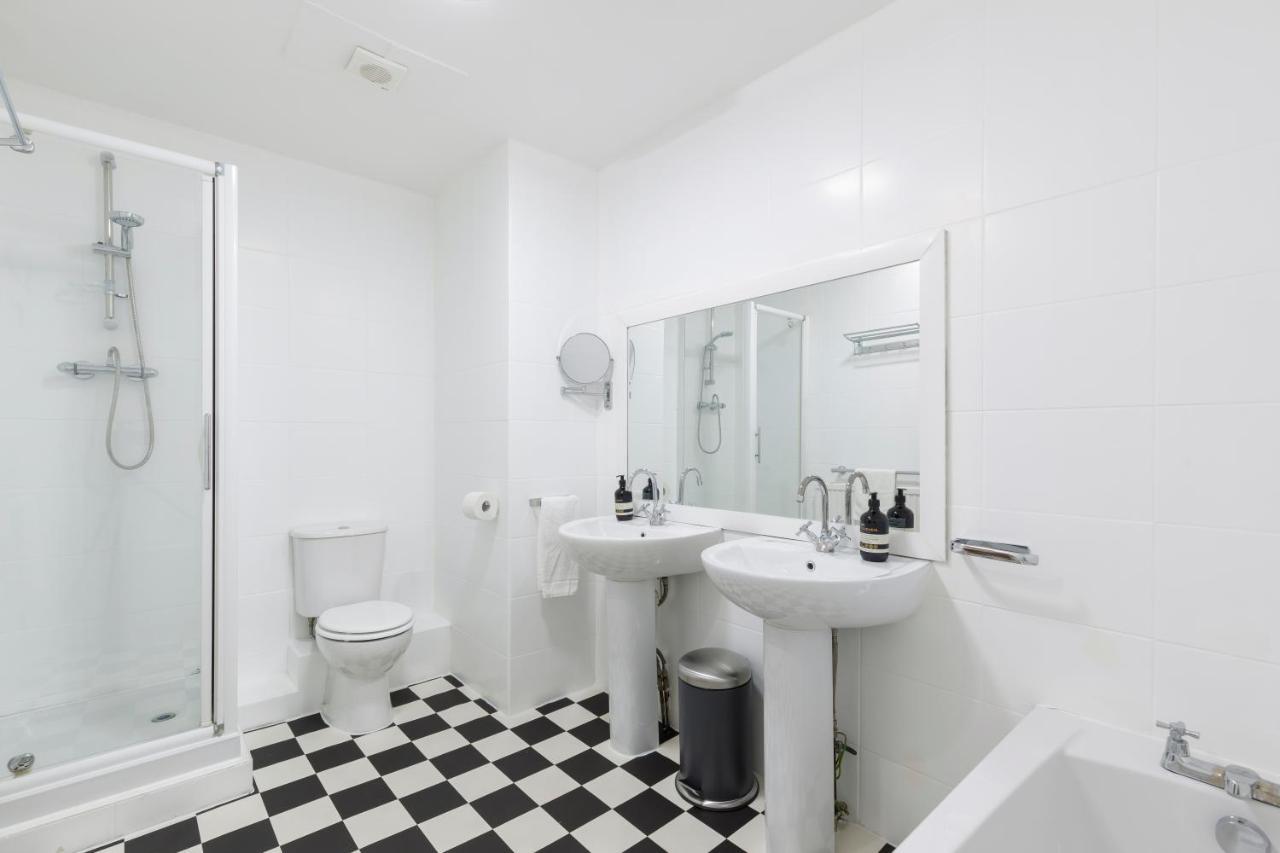 Beachside Retreat 2-Bedroom Gem With Free Private Parking & Outdoor Space Brighton Dış mekan fotoğraf